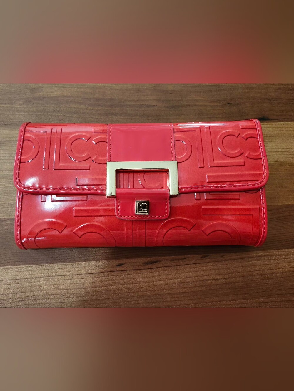 Vtg Liz Claibourne Red Patent Leather Embossed Y2K Wallet With A Retro Buckle